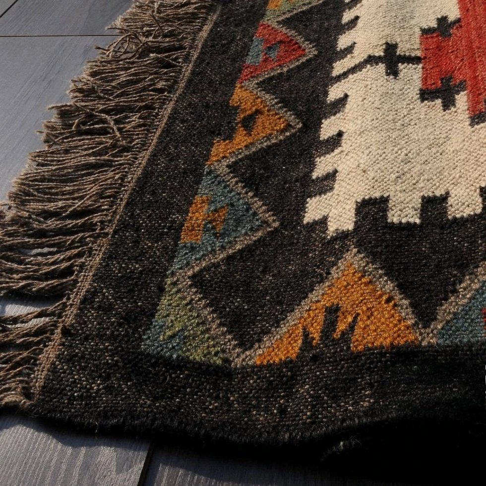 Tapis kilim en laine et jute noir – Image 5