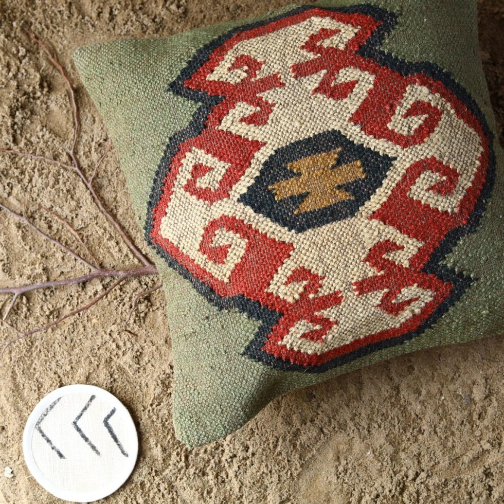 Coussin kilim en laine et jute tissé à la main – Image 4