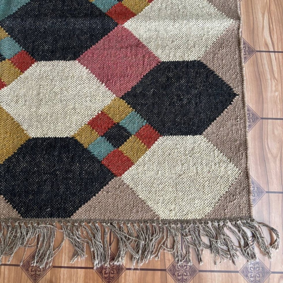 Tapis hexagonal en laine et jute – Image 5