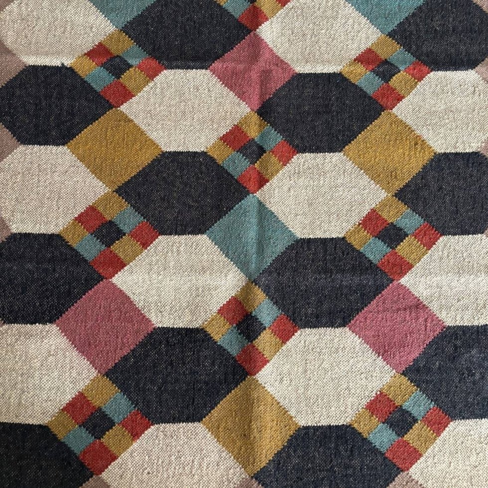 Tapis hexagonal en laine et jute – Image 3
