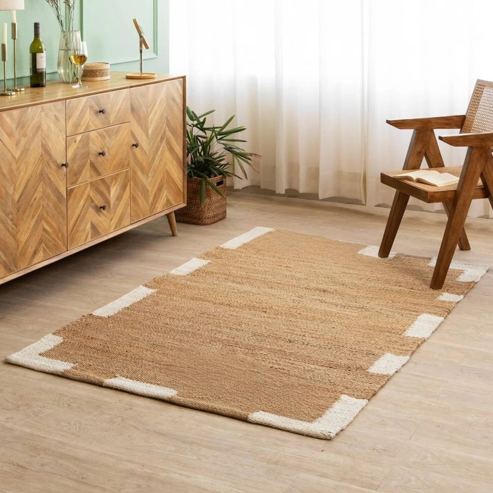 Tapis de jute et de chanvre avec bordure blanche