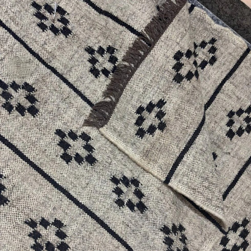 Tapis de jute en laine gris clair – Image 3