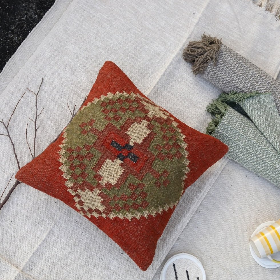 Coussin kilim en laine et jute rouille et vert – Image 3