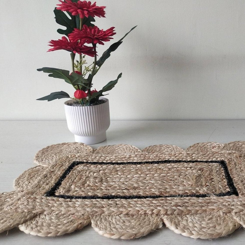 Sets de table en jute festonnés avec bordure noire – Image 3