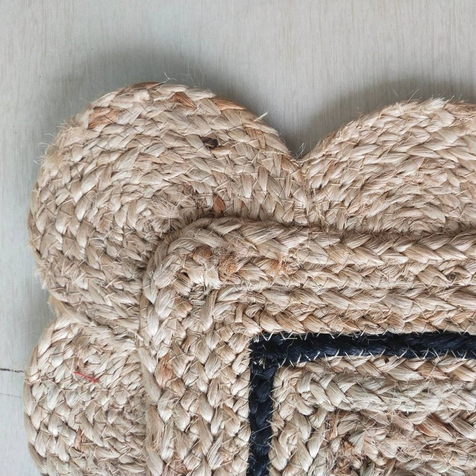 Sets de table en jute festonnés avec bordure noire – Image 4