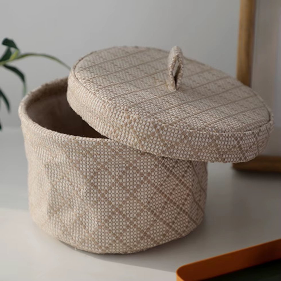 Panier rond en jute blanc et beige avec couvercle