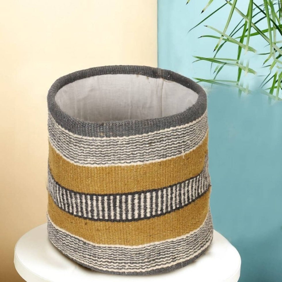 Panier en jute jaune et gris