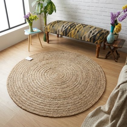 Braided round jute rug
